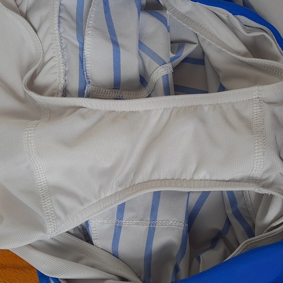 Lululemon shorts - Picture 4 of 9